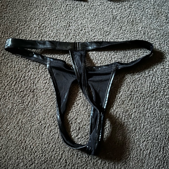 NWT Alluring sexy bra and knickers set. Black. Cup less & crotchless lingerie. - Picture 4 of 8